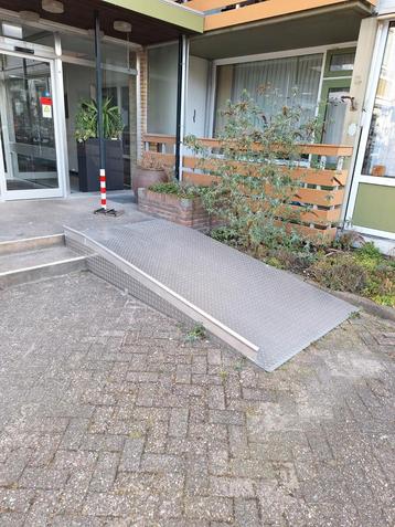 Alu. oprijplaat/hellingbaan/rolstoel-,scootmobiel helling!!! beschikbaar voor biedingen