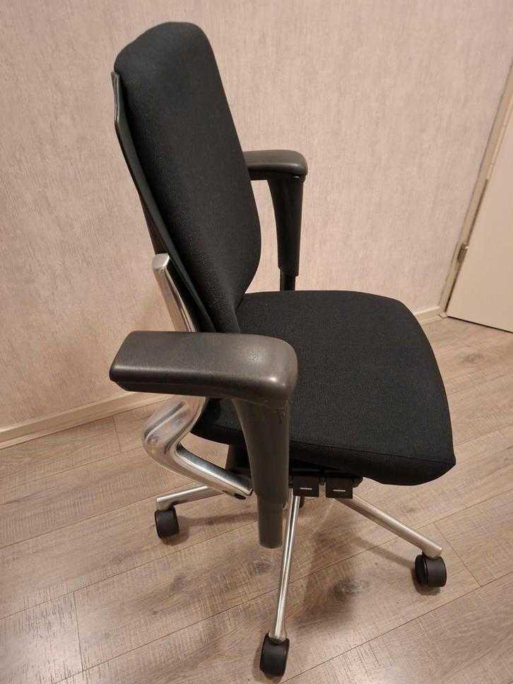PRIJSDALING Ahrend 230 REFURBISHED ergonomische bureaustoel, Huis en Inrichting, Bureaustoelen, Zo goed als nieuw, Zwart, Ergonomisch