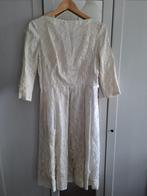 Vintage trouwjurk, Ophalen, Gedragen, Wit, Trouwjurk