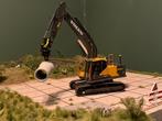 Volvo EC220 verbouwd met draaikantelstuk 1:32 AT collections, Ophalen of Verzenden, Zo goed als nieuw, Tractor of Landbouw, Overige merken
