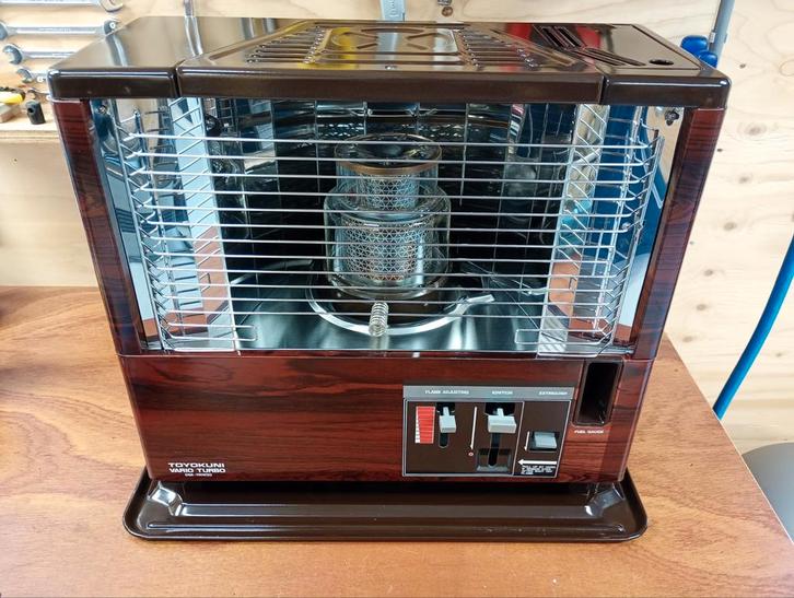 Toyokuni DSK 11 RW 2,4kw dubbelbrander Petroleumkachel, Huis en Inrichting, Kachels, Nieuw, Overige soorten, Elektrisch, Ophalen