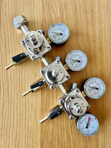 CO2 drukregelaar / drukrmeter / regulator met 3 uitgangen beschikbaar voor biedingen