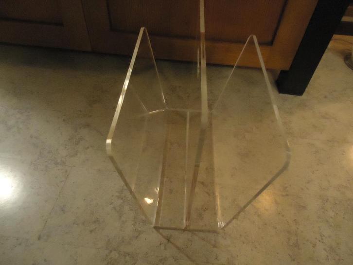 Design Plexiglas (Lexaan)  Lektuurbak Italiaans ontwerp, Huis en Inrichting, Woonaccessoires | Krantenbakken en Lectuurbakken