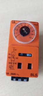 Instelbare tijd relais., Hobby en Vrije tijd, Ophalen of Verzenden, Zo goed als nieuw