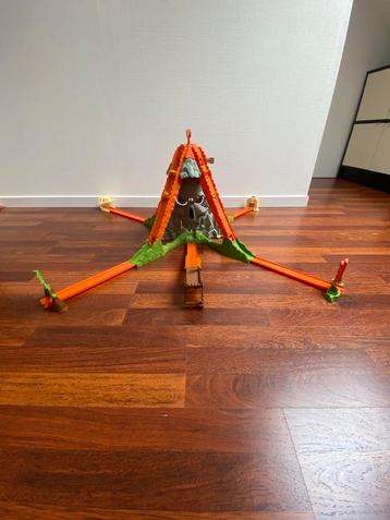 Hot Wheels: Track builder volcano blast beschikbaar voor biedingen