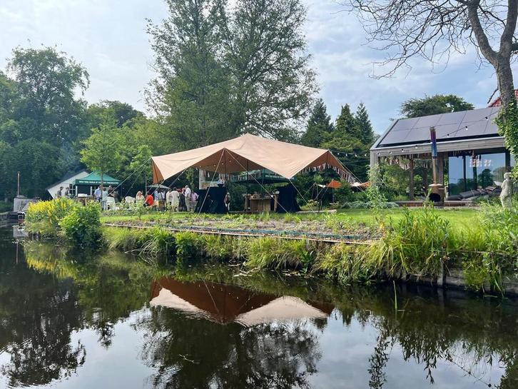 Stretchtent te huur - 10 x 8 meter - lang weekend, Hobby en Vrije tijd, Feestartikelen | Verhuur, Zo goed als nieuw, Geboorte of Huwelijk