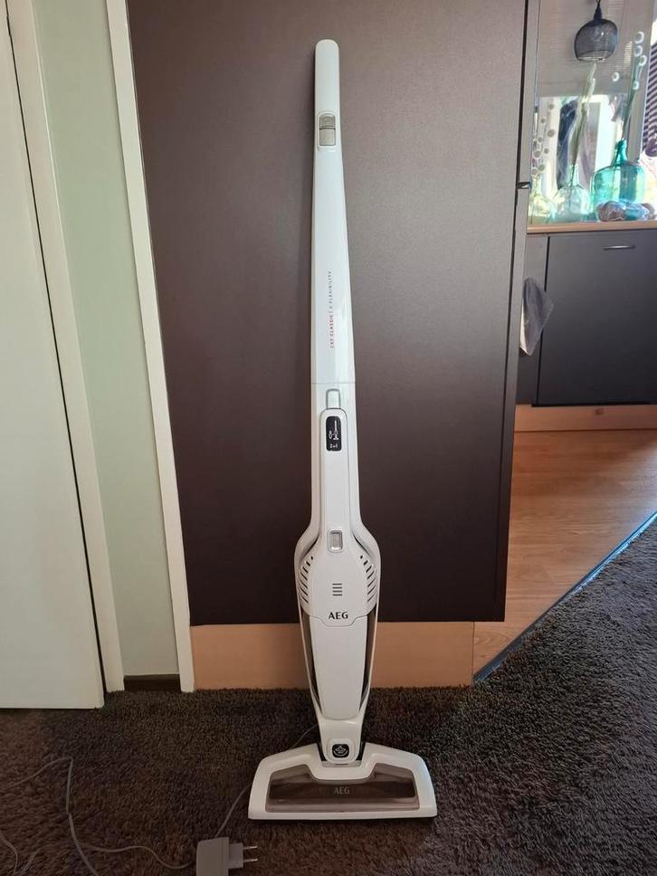 AEG Steelstofzuiger CX-7., Witgoed en Apparatuur, Stofzuigers, Gebruikt, Stofzuiger, Minder dan 1200 watt, Reservoir, Ophalen