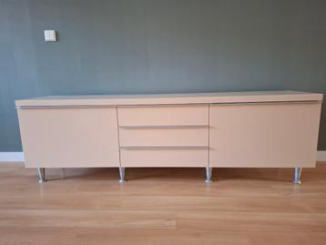TV meubel     IKEA  (Besta Burs)  in kleur gespoten