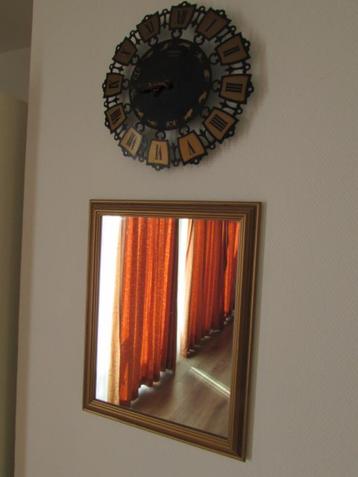 wandklok met bijpassende spiegel beschikbaar voor biedingen
