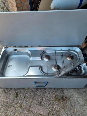 Keuken komt uit een vouwwagen beschikbaar voor biedingen