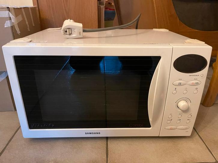 - Samsung Vitality Combi gebruikt. Bieden vanaf20, Witgoed en Apparatuur, Magnetrons, Gebruikt, Vrijstaand, Combimagnetron, 45 tot 60 cm