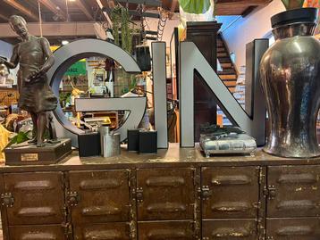 Gave oude GIN bar gevelletters groot beschikbaar voor biedingen