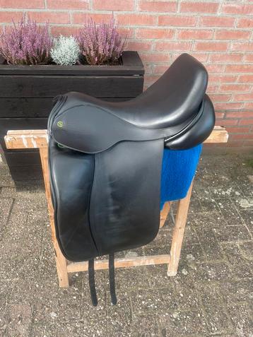Dressuurzadel Hulsebos Dynamic 3 / Springzadel Prestige beschikbaar voor biedingen