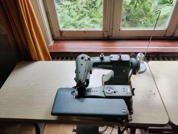 professionele naaimachines (4) - stopzetting kledingwinkel beschikbaar voor biedingen