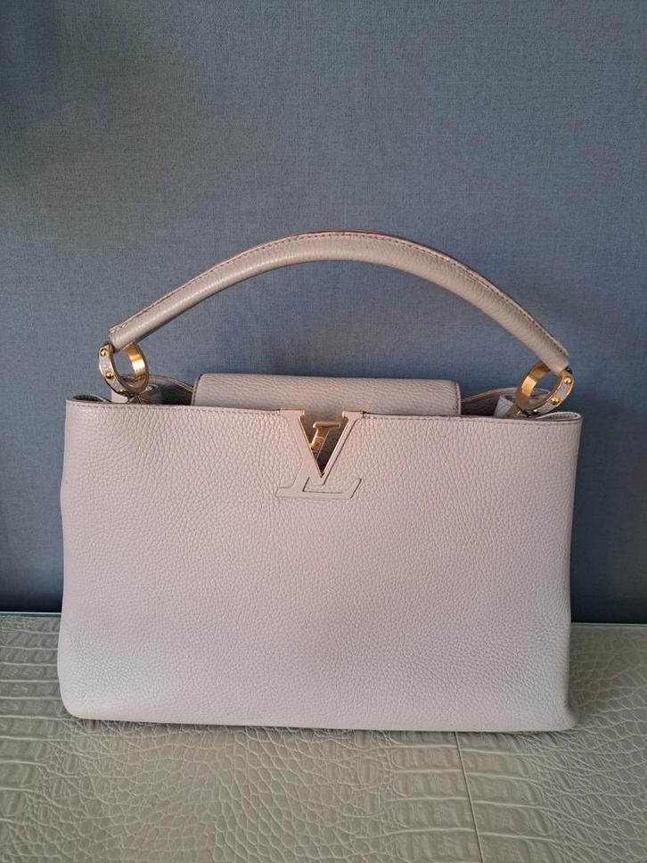 Handtas Louis Vuitton Capucines BB taupe, Sieraden, Tassen en Uiterlijk, Tassen | Damestassen, Zo goed als nieuw, Handtas, Overige kleuren
