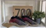 Yeezy 700 V3 ( glowinthedark) special, Overige kleuren, Nieuw, Ophalen of Verzenden, Sneakers of Gympen