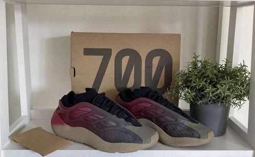 Yeezy 700 V3 ( glowinthedark) special, Kleding | Heren, Schoenen, Nieuw, Sneakers of Gympen, Overige kleuren, Ophalen of Verzenden