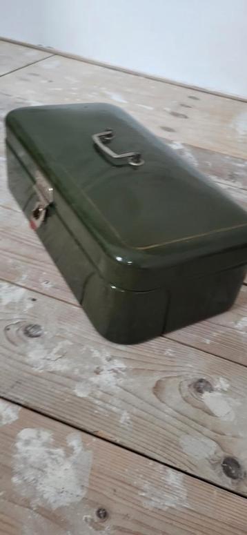 Vintage Metalen Gereedschapskist - Groen beschikbaar voor biedingen
