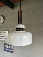 Vintage space age opaal glazen lamp met chroom accenten, Huis en Inrichting, Ophalen of Verzenden, Vintage space age opaal glas