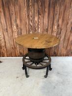Robuuste wijnvat tafel met karrenwiel, Tuin en Terras, Ophalen, Zo goed als nieuw, Rond, Hout