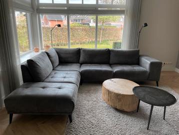 Fijne zitbank, hoekopstelling 280cm x 230cm , 92cm diep beschikbaar voor biedingen