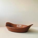 Spaanse ovenschaal van bruin aardewerk - bewerkte handvaten, Huis en Inrichting, Keuken | Servies, Ophalen of Verzenden, Overige stijlen