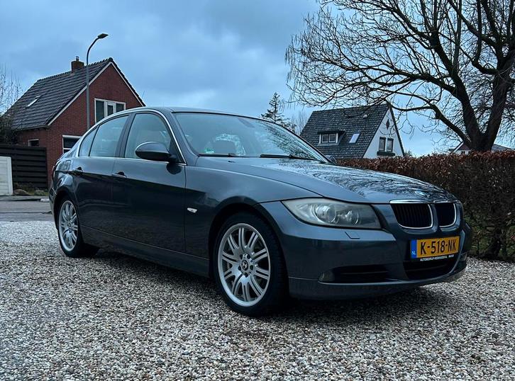 BMW 3-Serie 2.5 325XI AUT 2006 Grijs, Auto's, BMW, Particulier, 3-Serie, 4x4, Cruise Control, Elektrische ramen, Isofix, Lederen bekleding