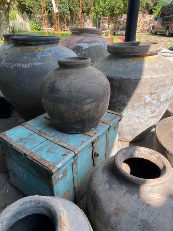 Stoere oude kruik uit India. beschikbaar voor biedingen