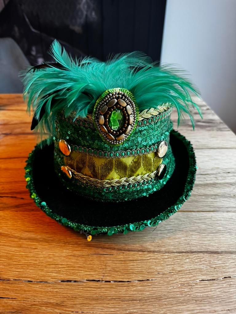 Carnaval dameshoed Kruikenstad, Ophalen, Zo goed als nieuw, Versiering, Carnaval