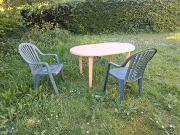 2 camouflage tuinstoelen met gratis tafel  beschikbaar voor biedingen