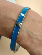 Vintage jaren '80 kobalt blauwe bangle armband met hartjes., Sieraden, Tassen en Uiterlijk, Armbanden, Ophalen of Verzenden, Zo goed als nieuw
