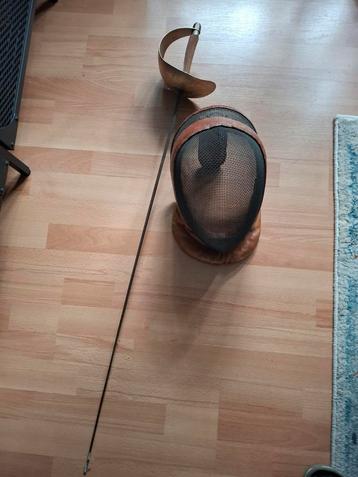 Antieke Schermdegen met masker beschikbaar voor biedingen