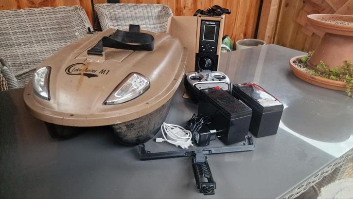 Gebruikte Voerboot nieuwe fishfinder en 2 accu's ., Watersport en Boten, Hengelsport | Karpervissen, Gebruikt, Overige typen, Ophalen