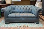 Chesterfield 2-zits bankje - Opknapper! Blauw., Huis en Inrichting, Banken | Bankstellen, Ophalen, Gebruikt, 150 tot 200 cm, Tweepersoons