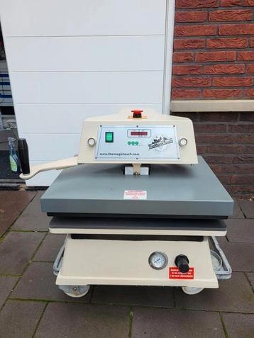 Professionele transferpers  / hittepers  /  kledingpers  beschikbaar voor biedingen