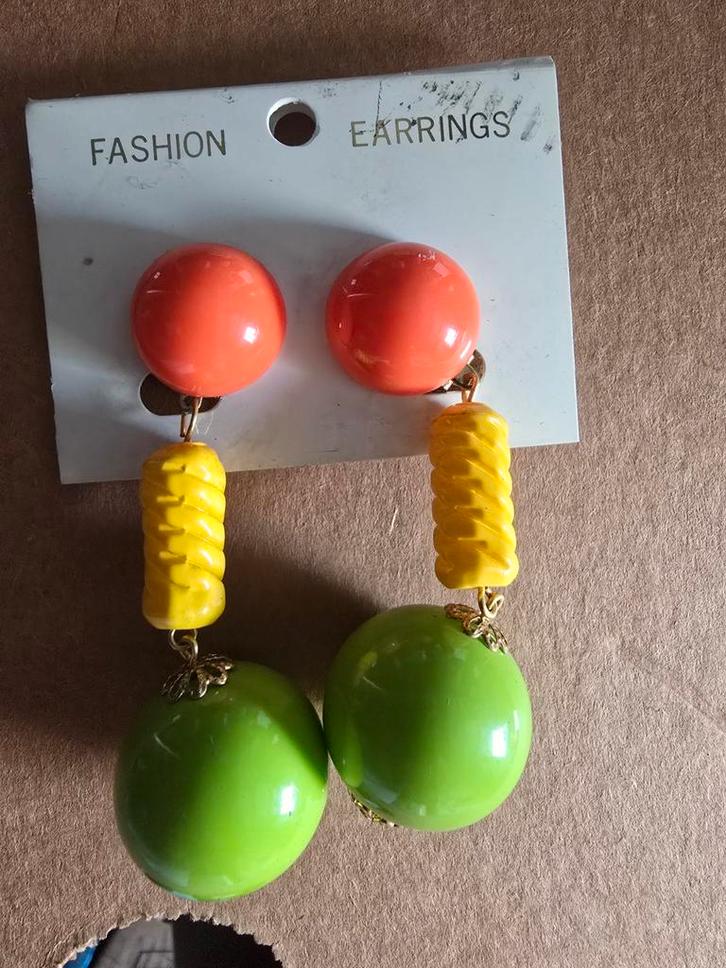 Grote partij oorbellen - 227 paar!, Sieraden, Tassen en Uiterlijk, Oorbellen, Nieuw, Overige materialen, Overige kleuren, Ophalen of Verzenden