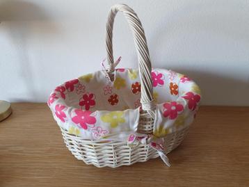 Mand wit met bloemenmotief 32x25cm  beschikbaar voor biedingen