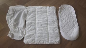 nieuw babydekbedje, hoesmatraslaken en aerosleep  beschikbaar voor biedingen