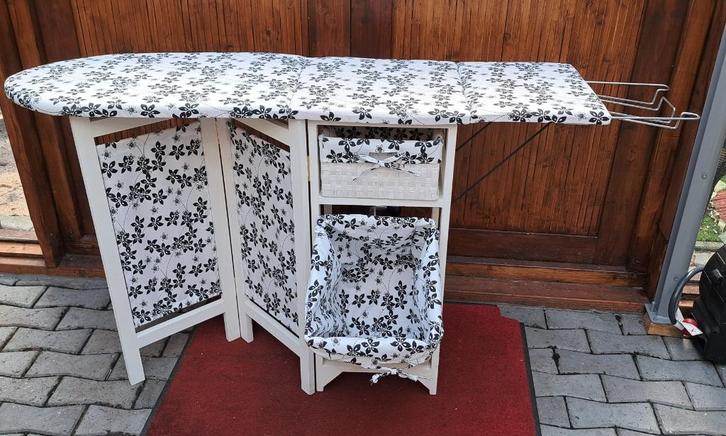 te koop witte houten inklapbare strijkplank met mandjes, Witgoed en Apparatuur, Strijkijzers en Strijkplanken, Nieuw, Strijkijzer met snoer