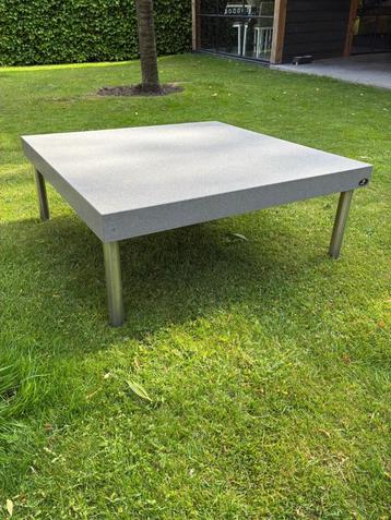 Borek Florence bijzettafel. RVS onderstel + ceasarstone blad beschikbaar voor biedingen