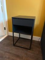 VIKHAMMER nachtkastje, Huis en Inrichting, Slaapkamer | Nachtkastjes, Ophalen, 55 tot 70 cm, Zo goed als nieuw, 45 tot 65 cm