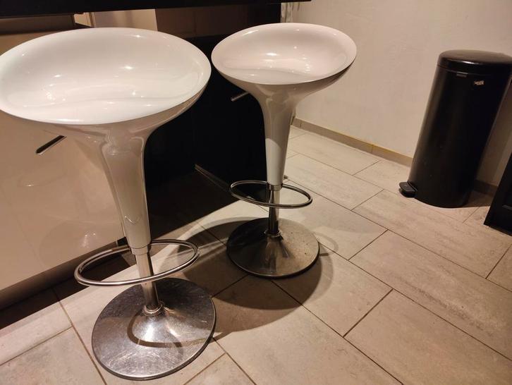 Magis Bombo barkrukken - Set van 2, Huis en Inrichting, Barkrukken, Gebruikt, 60 tot 90 cm, Kunststof, Metaal, 2 krukken, In hoogte verstelbaar