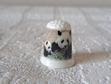 	Pandabeer met jong afbeelding vingerhoedje beschikbaar voor biedingen