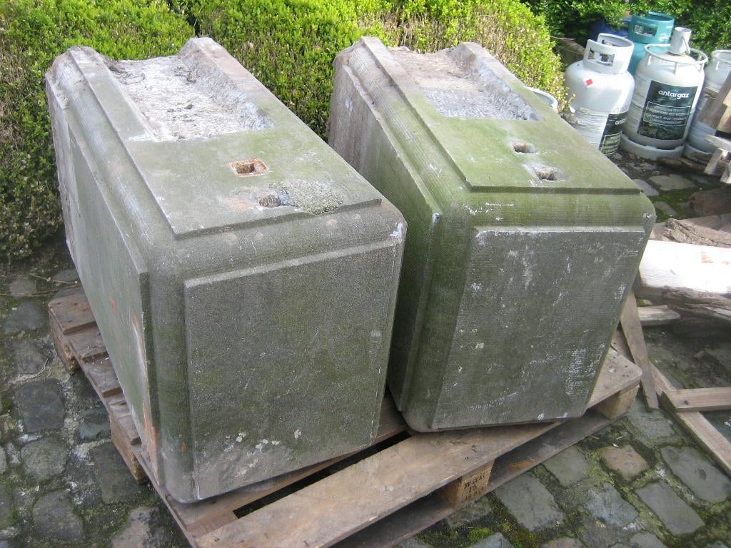 mooi koppel oude zware arduinen palen, Ophalen