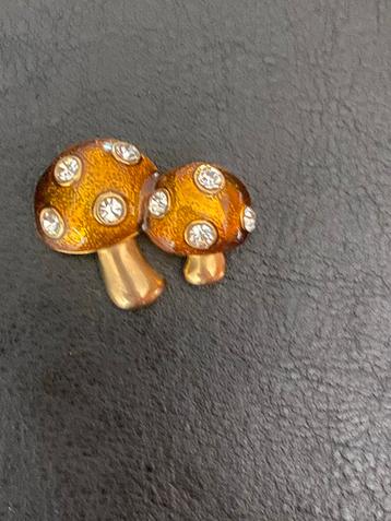 Goudkleurige Paddenstoel Broche - Herfst beschikbaar voor biedingen