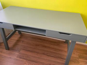 Bureau groen hout model nikkie beschikbaar voor biedingen