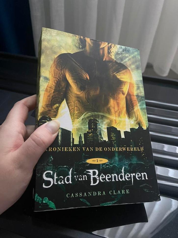 Cassandra Clare - Stad van beenderen, Boeken, Kinderboeken | Jeugd | 13 jaar en ouder, Nieuw, Ophalen of Verzenden