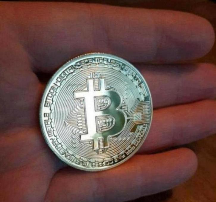 Vergulde ijzeren Bitcoin verzamelmunt., Postzegels en Munten, Munten | Nederland, Vóór koninkrijk, Ophalen of Verzenden