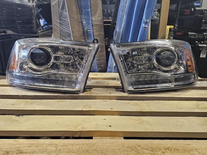 Dodge Ram Laramie Chrome koplamp SET bi-focus 2013 - 2018, Auto-onderdelen, Verlichting, Dodge, Gebruikt, Ophalen of Verzenden