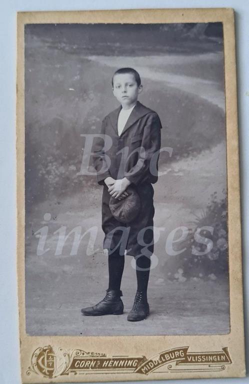 cdv Jongetje staand met pet Vlissingen 1890's, Verzamelen, Foto's en Prenten, Gebruikt, Kind, Voor 1940, Verzenden